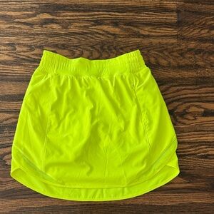 Lululemon Neon Yellow Athletic Skirt never worn size 2